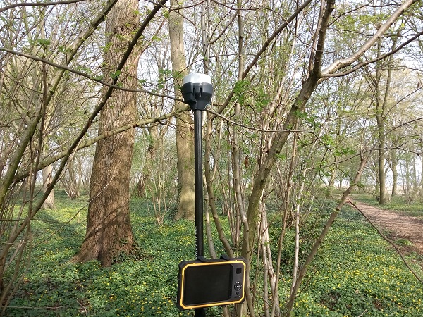GPS meetsysteem tussen bomen